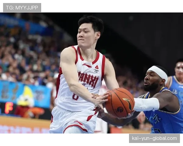 张宁假摔与进攻犯规判罚矛盾 裁判沟通显失效 张宁假摔与进攻犯规判罚矛盾 裁判沟通显失效