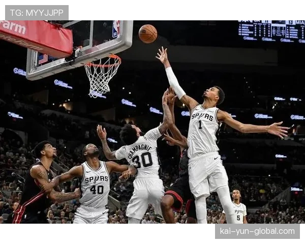 瓦塞尔场均14分4篮板2.5助攻 马刺后卫角色球员稳定贡献